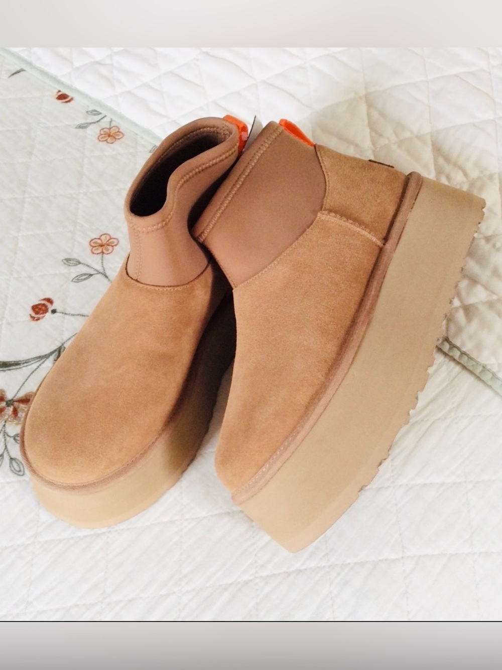 UGG mini dipper boots